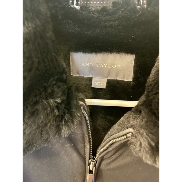 Ann Taylor Black Vest with Faux Fur Collar Elegant Layered Faux Fur Size Large - Picture 3 of 7